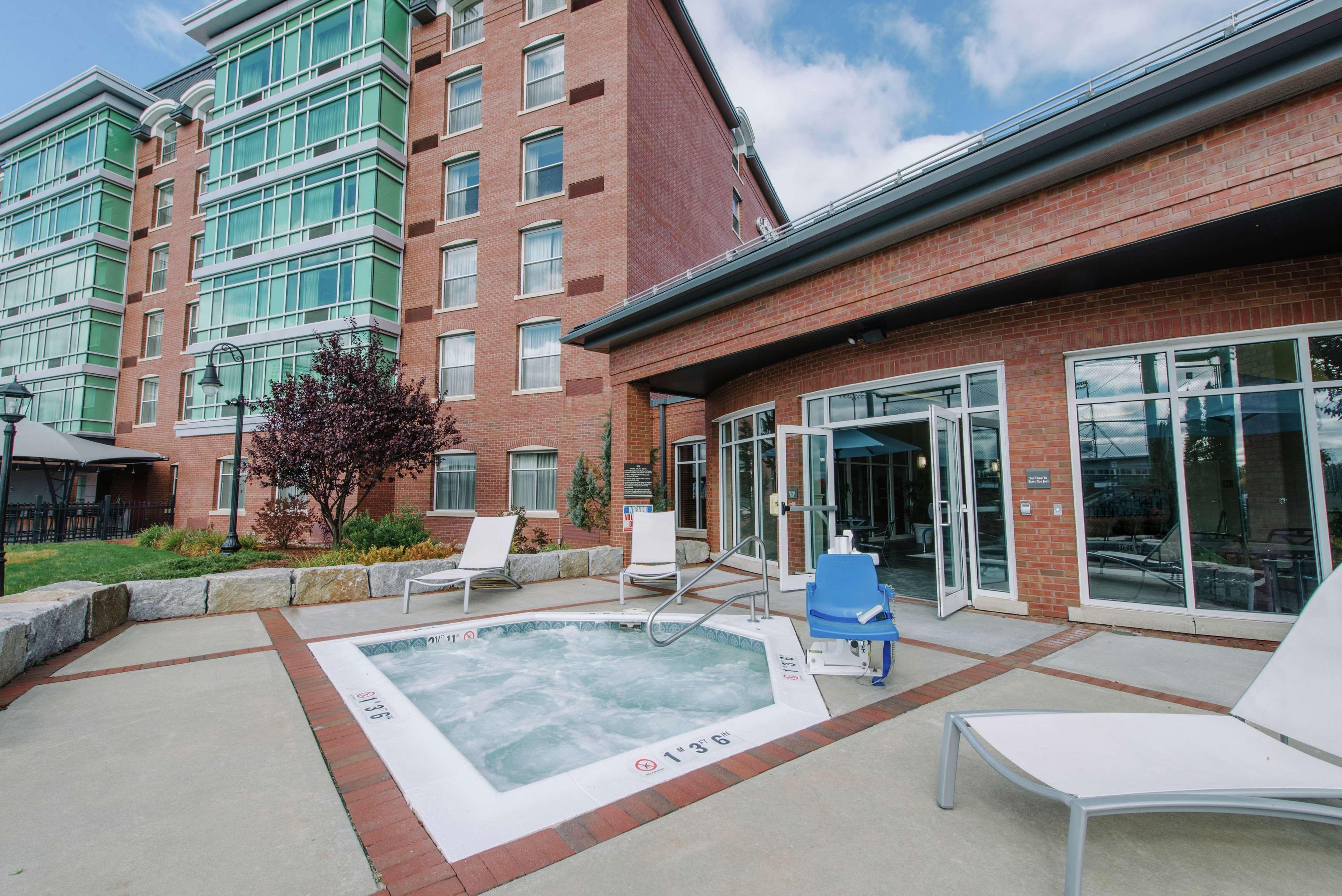 Hilton Garden Inn Manchester Downtown Exterior foto