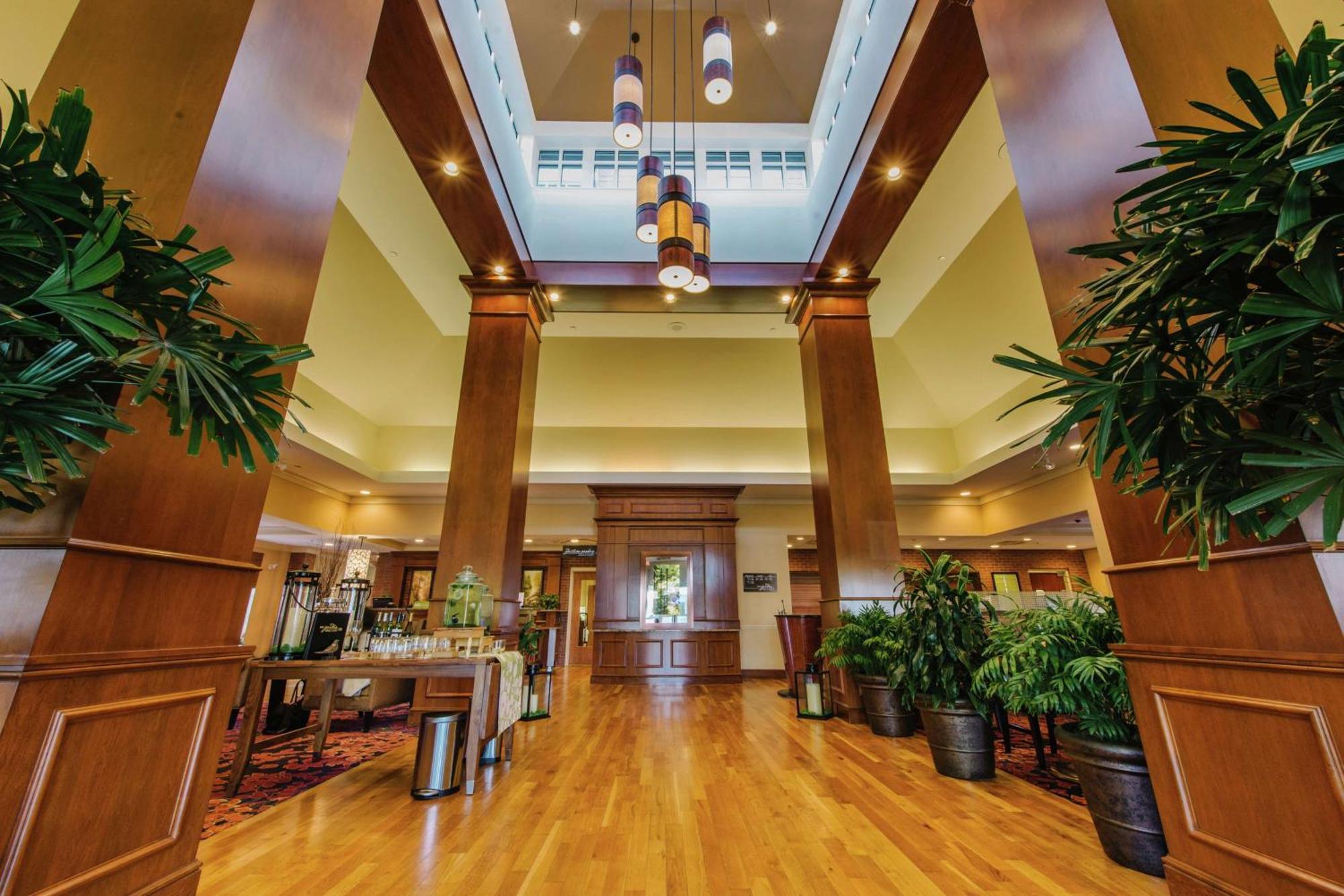 Hilton Garden Inn Manchester Downtown Exterior foto