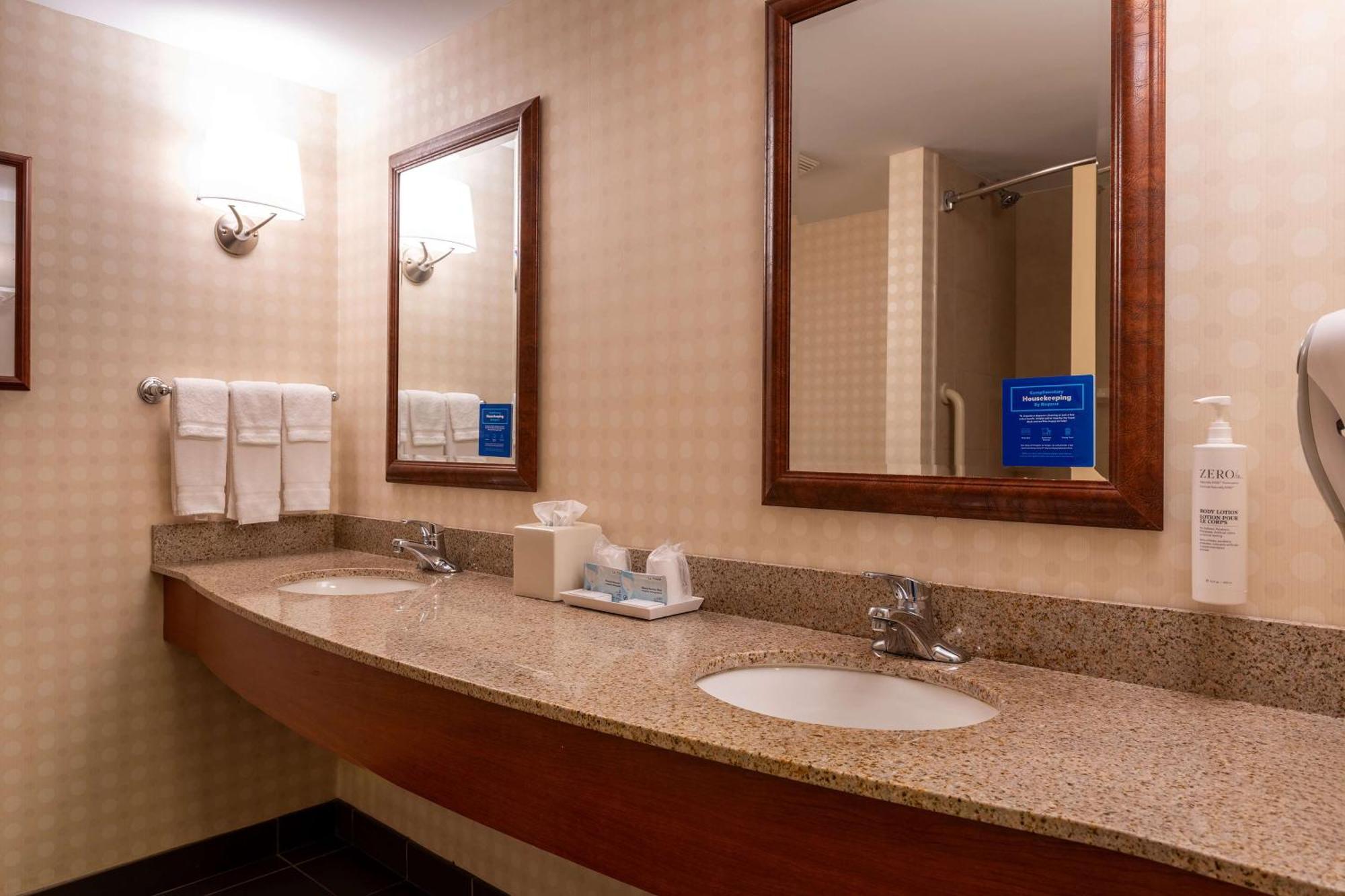 Hilton Garden Inn Manchester Downtown Exterior foto